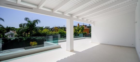 Villa de 4 dormitorios en Marbella, Spain No. 96507 46