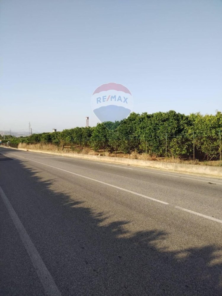 35000m² Land in Mineo, Italy No. 298503