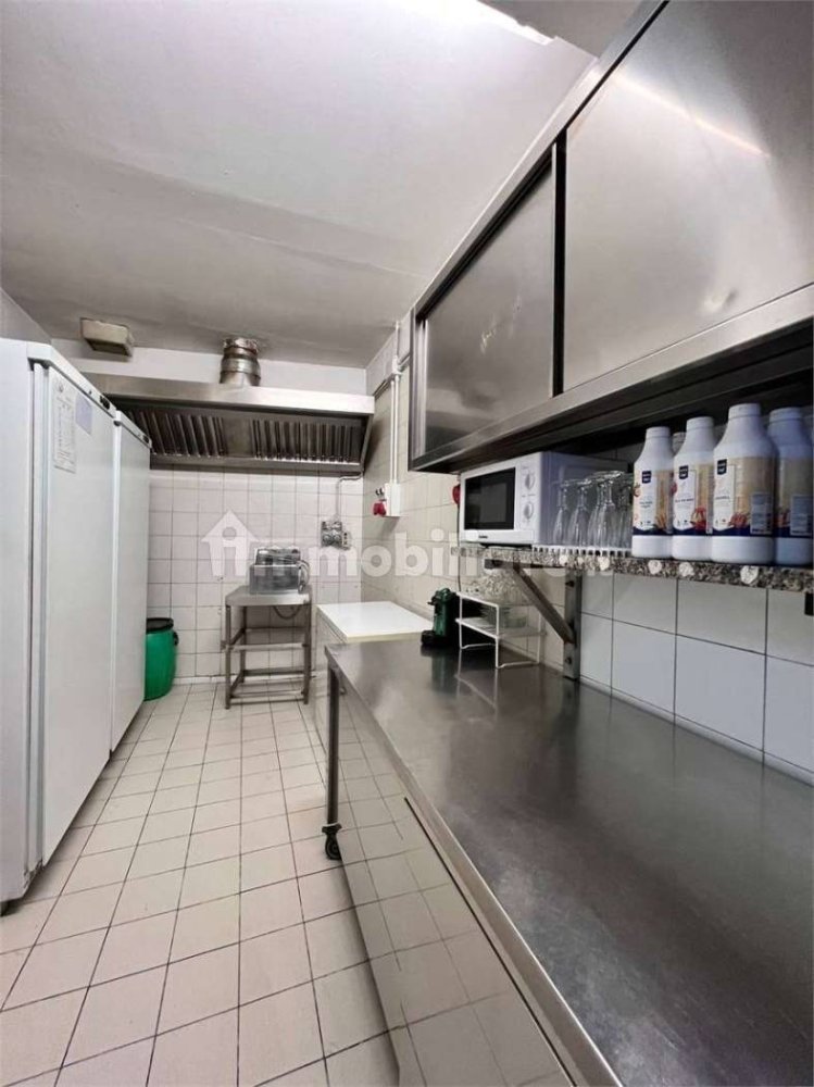 Propiedad comercial de 2 habitaciónes en Cagliari, Italy No. 64397