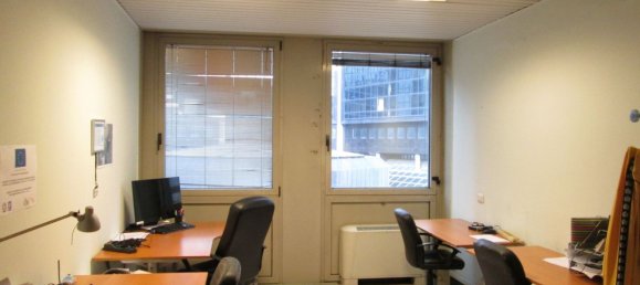 61m² Office in Naples, Italy No. 8982 3