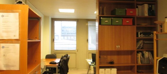 61m² Office in Naples, Italy No. 8982 2