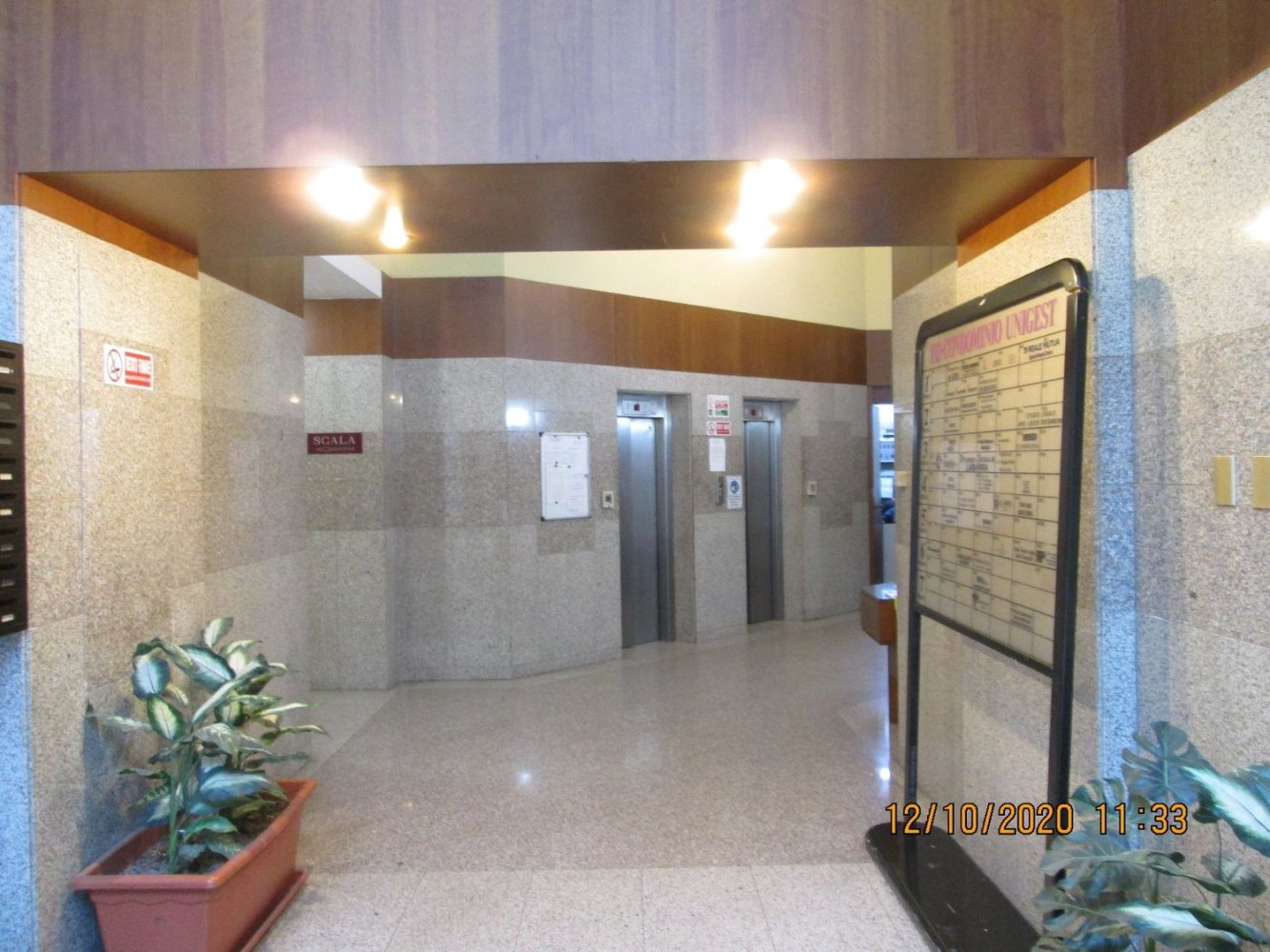 61m² Office in Naples, Italy No. 8982