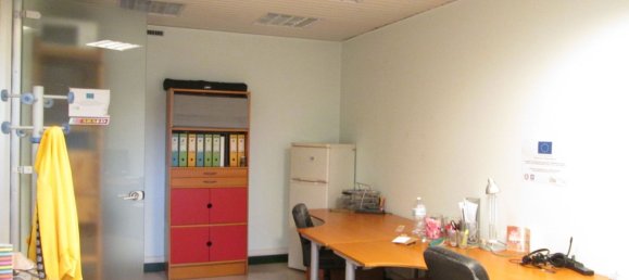 61m² Office in Naples, Italy No. 8982 6