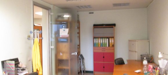 61m² Office in Naples, Italy No. 8982 8