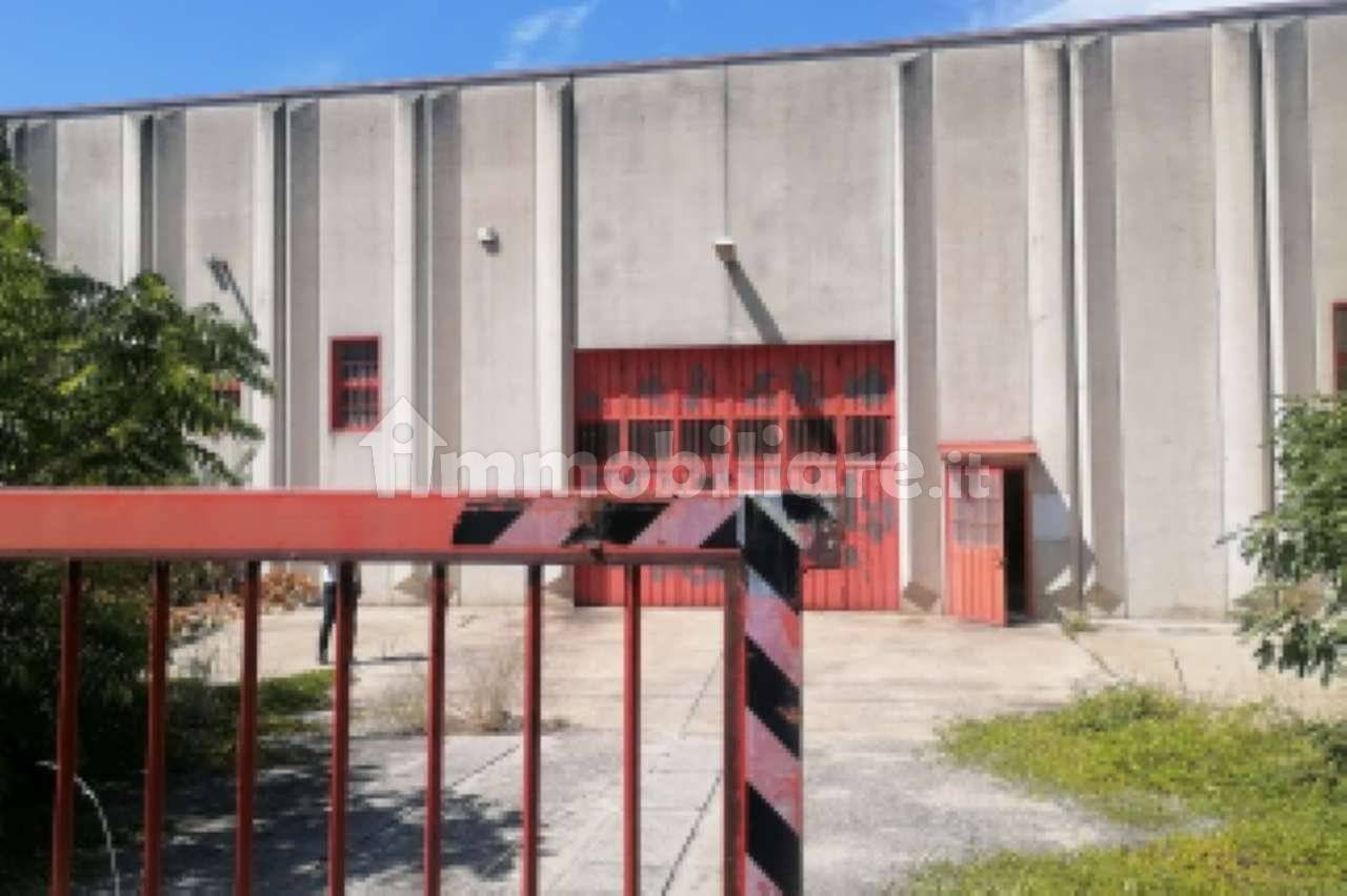  مستودع في Nave, Italy 576متر مربع رقم 290886