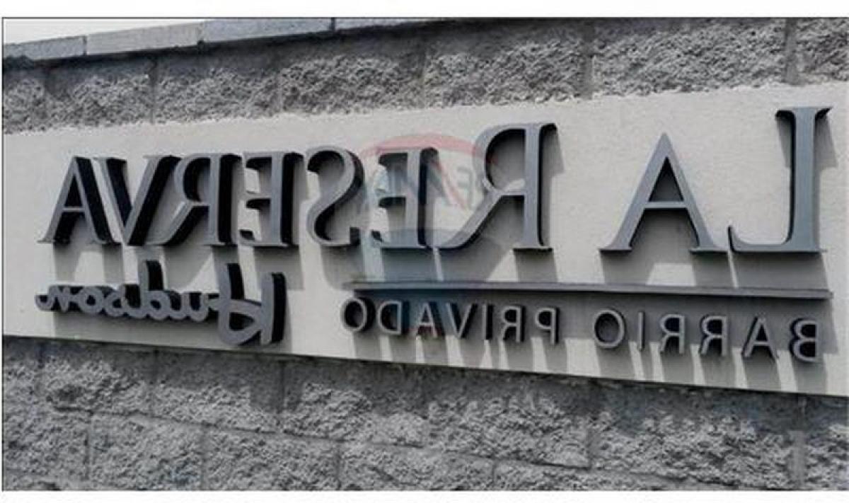  Land in Berazategui, Argentina No. 35988