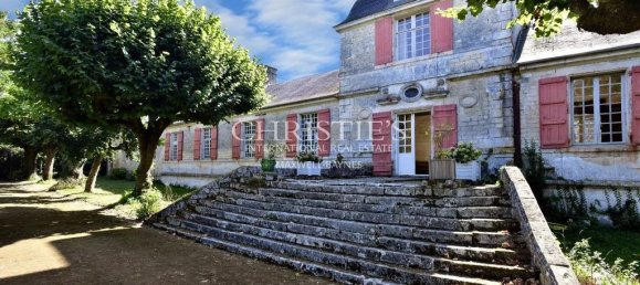 Замки и поместья с 10 спальнями в Сент, Франция № 40374 4