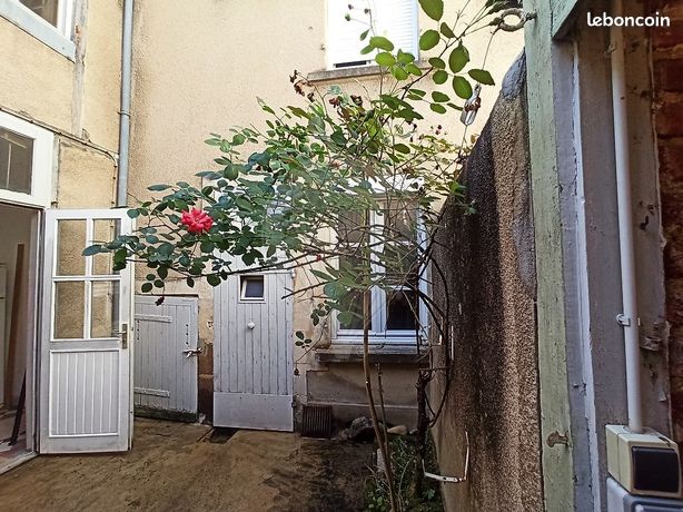 Casa de 3 dormitorios en Le Mans, France No. 308608