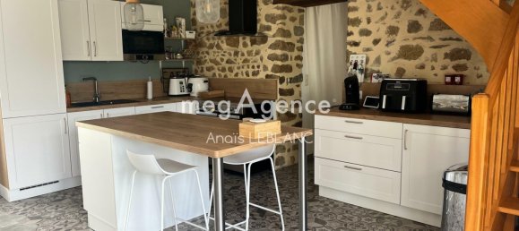 Casa de 4 dormitorios en Martigne-sur-Mayenne, France No. 360584 2