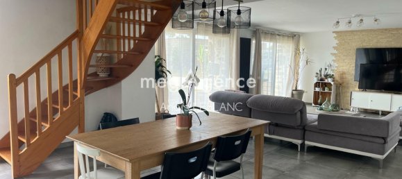 Casa de 4 dormitorios en Martigne-sur-Mayenne, France No. 360584 3