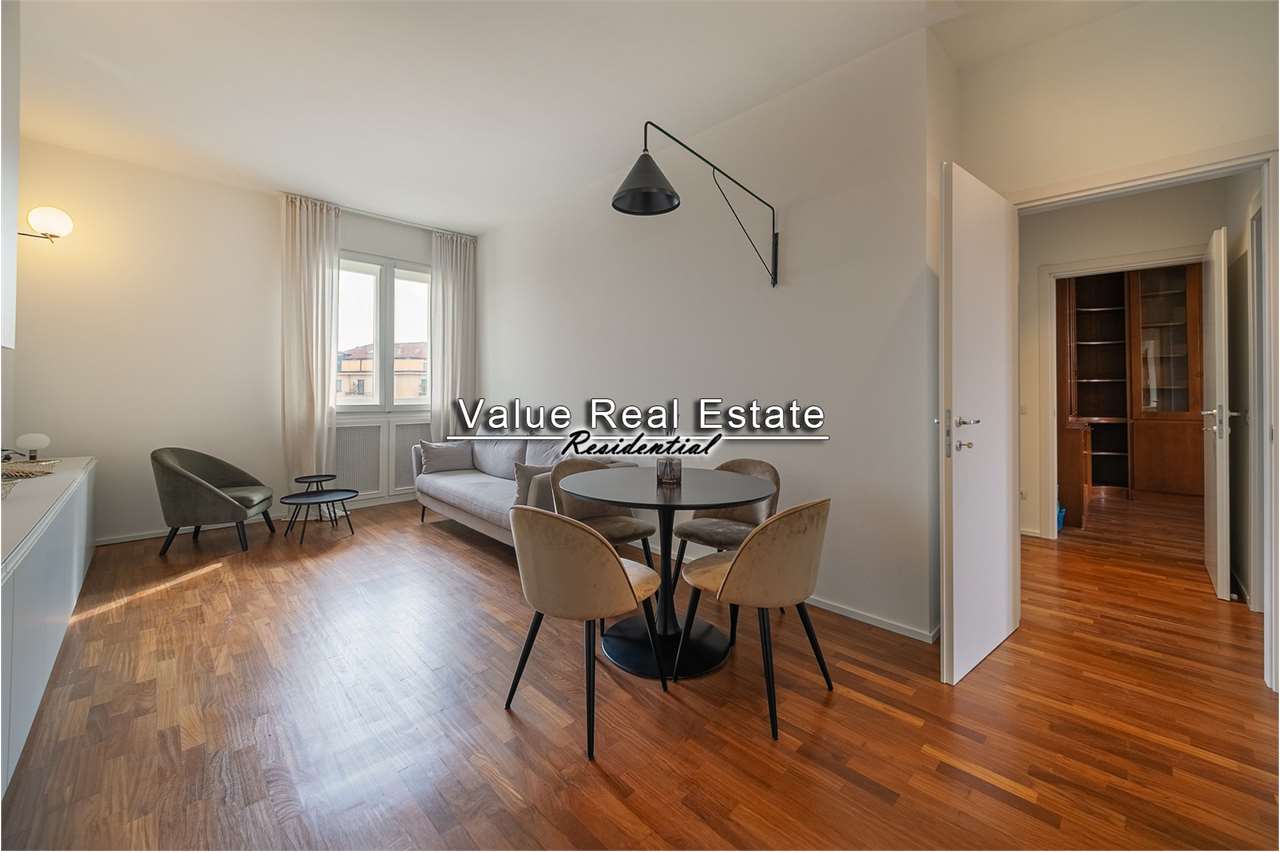 3 rooms Apartment in Milan, Italy No. 249836