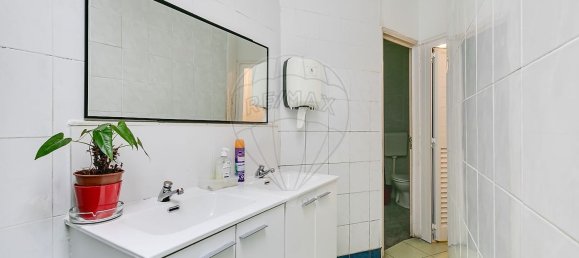 Almacén en Amadora, Portugal 123 m² No. 67796 8