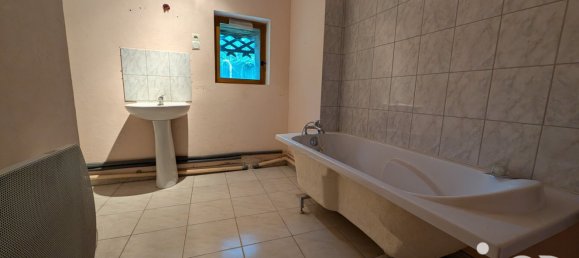 3 bedrooms Townhouse in Yonne, France No. 358410 11