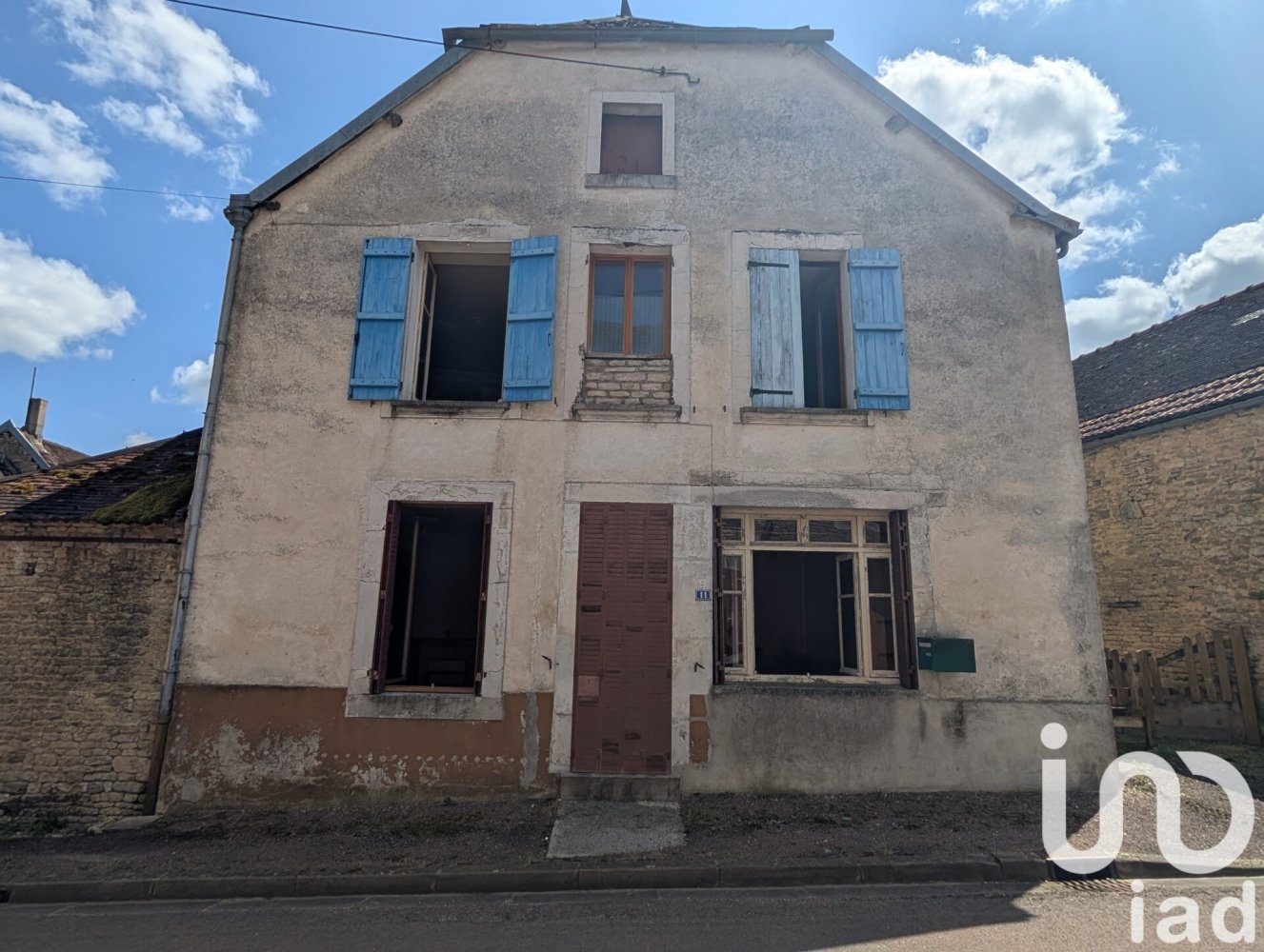 3 bedrooms Townhouse in Yonne, France No. 358410