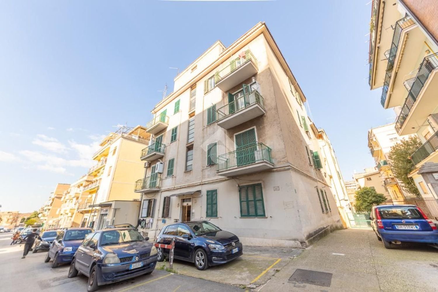 3 rooms Apartment in Rome, Italy No. 2017