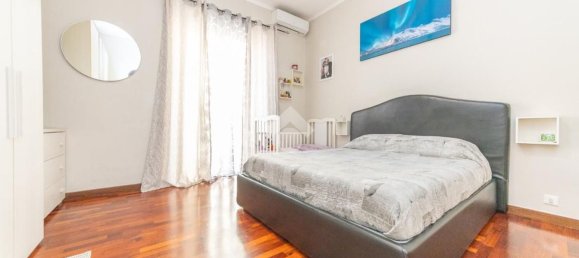 3 rooms Apartment in Rome, Italy No. 2017 21