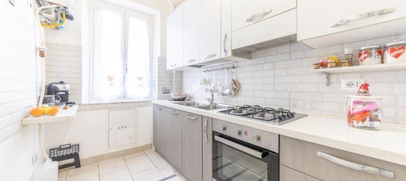 3 rooms Apartment in Rome, Italy No. 2017 15