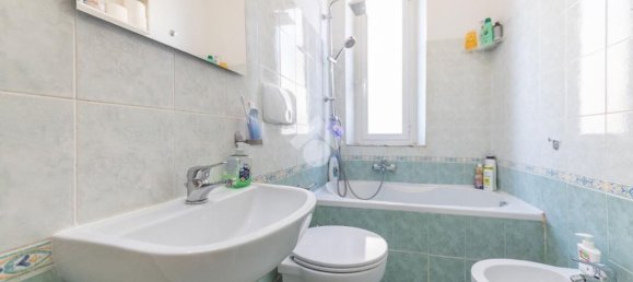 3 rooms Apartment in Rome, Italy No. 2017 38