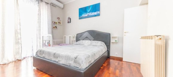 3 rooms Apartment in Rome, Italy No. 2017 18