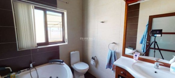 3 bedrooms Apartment in Swatar, Malta No. 2437 11