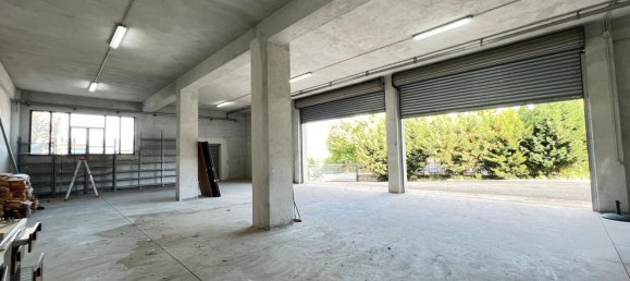 250m² Commercial property in Rende, Italy No. 39260 10