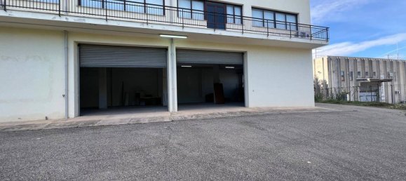250m² Commercial property in Rende, Italy No. 39260 2