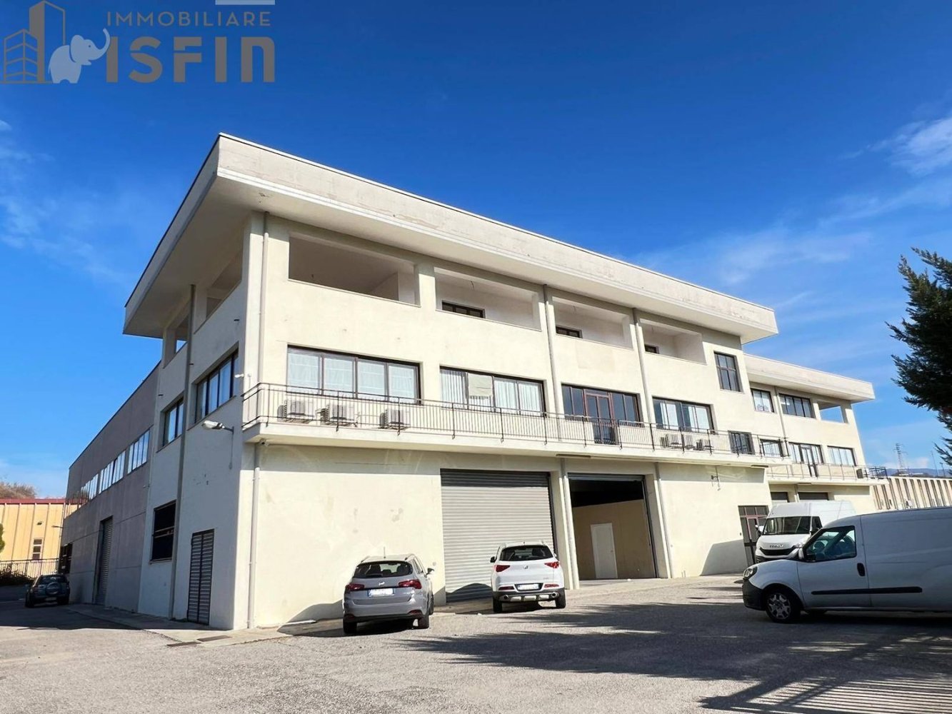 250m² Commercial property in Rende, Italy No. 39260