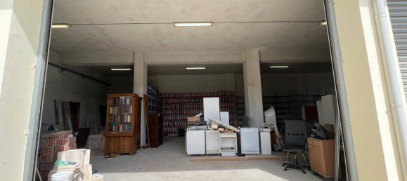 250m² Commercial property in Rende, Italy No. 39260 11