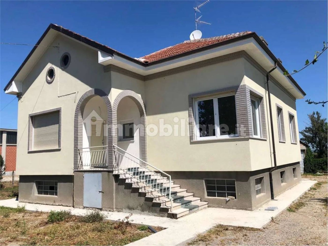 4 bedrooms Villa in Voghera, Italy No. 340645