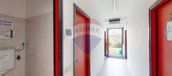 1400m² Warehouse in Traversetolo, Italy No. 309374 2