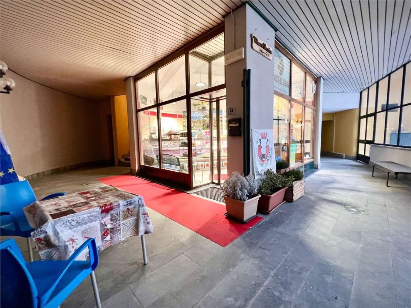 Gewerbliche Immobilie in Gressan, Italy 35m², Nr. 124585