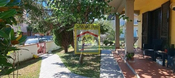 5 bedrooms Villa in Pisa, Italy No. 221649 10