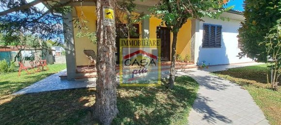 5 bedrooms Villa in Pisa, Italy No. 221649 2