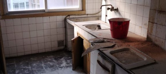 Apartamento de 3 dormitorios en La Coruña, Spain No. 107167 5