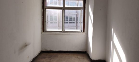 Apartamento de 3 dormitorios en La Coruña, Spain No. 107167 2