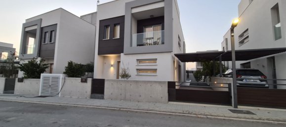 Дом с 3 спальнями в Героскипу, Кипр № 9752 16