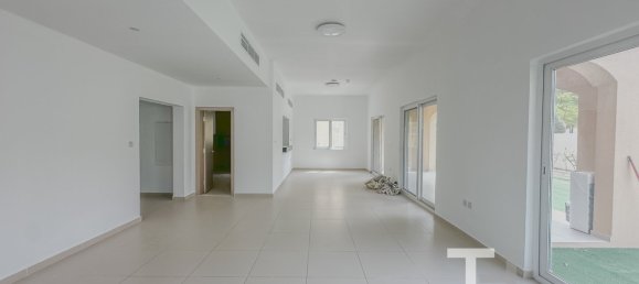 5 bedrooms Townhouse in Dubai Land, UAE No. 33306 2