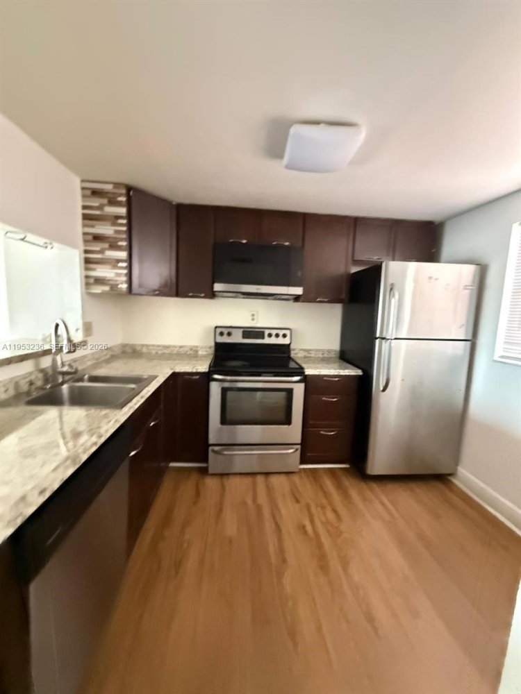 2 bedrooms Commercial property for rent in Miami, Miami-Dade, Florida, USA № 615478