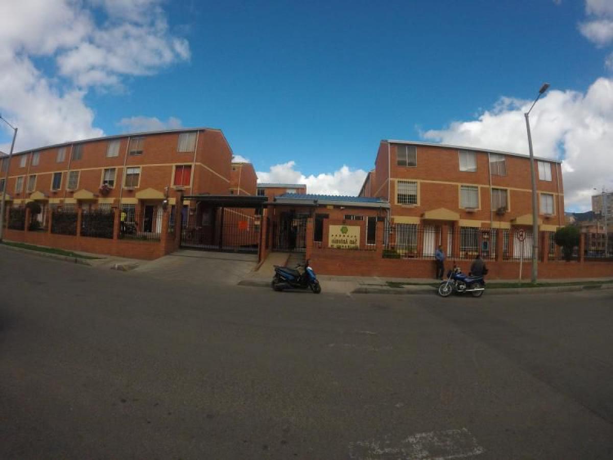 Дом с 3 спальнями в Богота, Колумбия № 13799