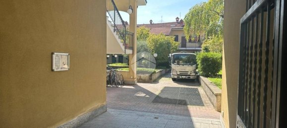 29m² Garage in Cormano, Italy No. 331054 3