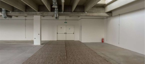 490m² Warehouse in Cermenate, Italy No. 6462 12