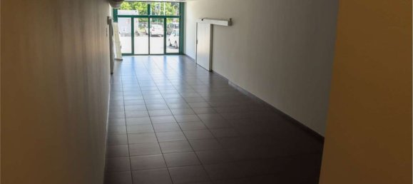 490m² Warehouse in Cermenate, Italy No. 6462 3