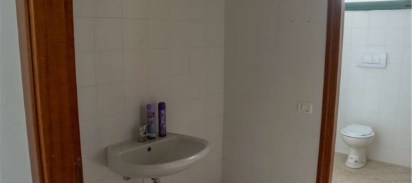 490m² Warehouse in Cermenate, Italy No. 6462 13