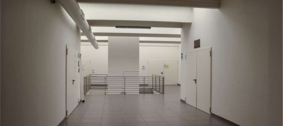 490m² Warehouse in Cermenate, Italy No. 6462 4