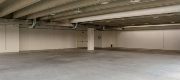 490m² Warehouse in Cermenate, Italy No. 6462 9