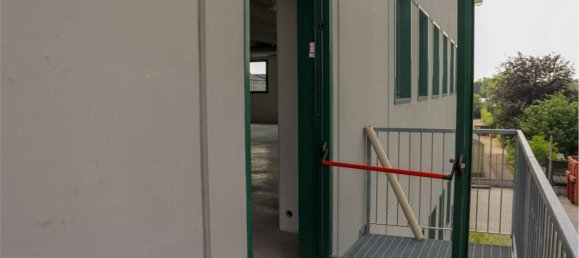 490m² Warehouse in Cermenate, Italy No. 6462 7