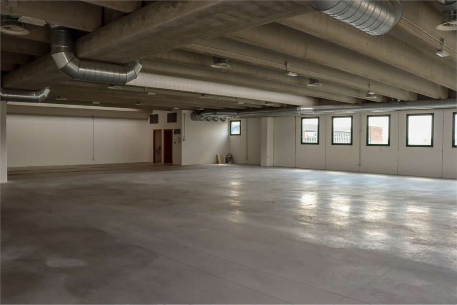 490m² Warehouse in Cermenate, Italy No. 6462