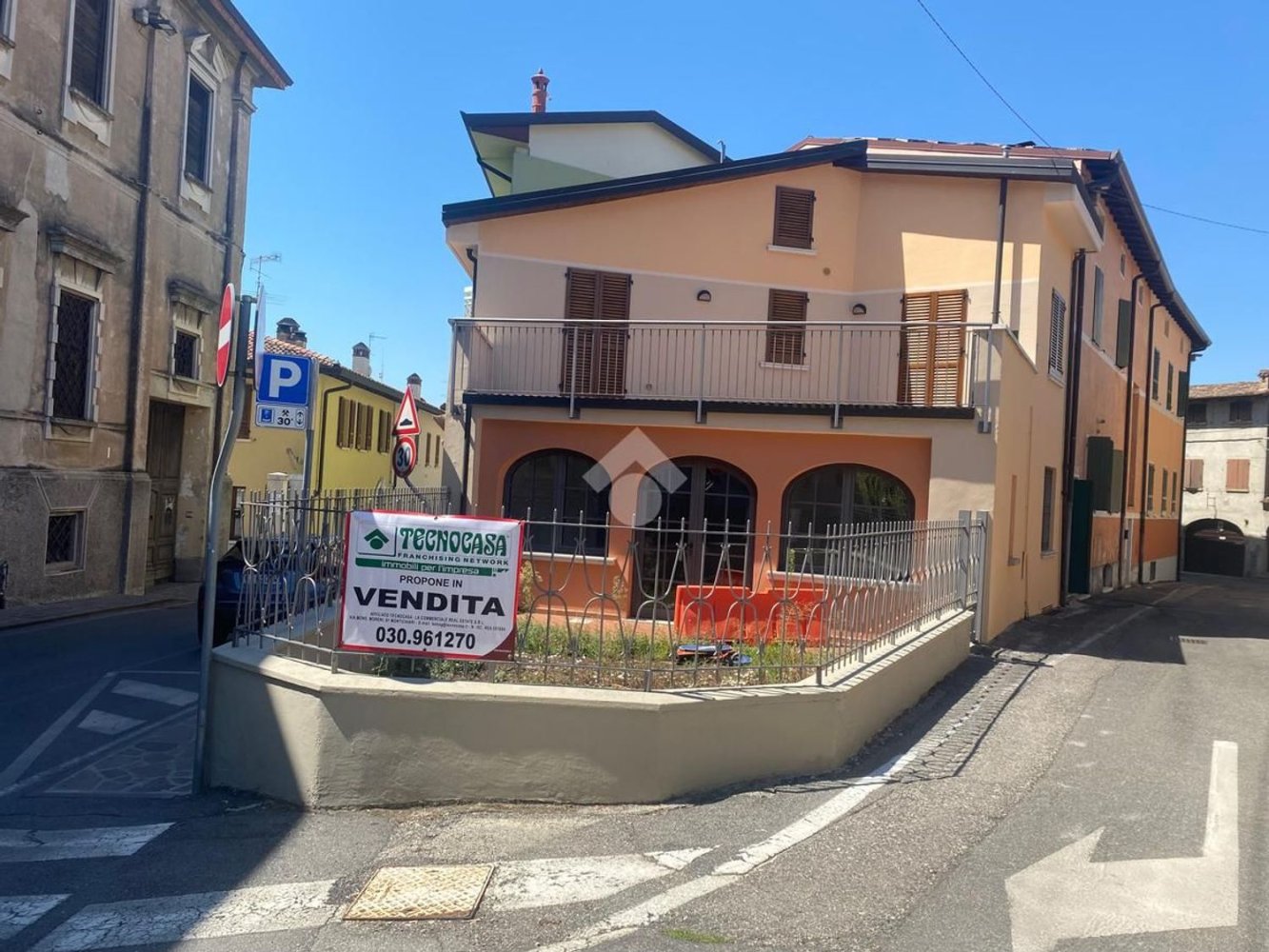 170m² Office in Castiglione delle Stiviere, Italy No. 151875