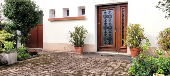 3 chambres Maison à Saint-Jean-de-la-Ruelle, France No. 78775 10