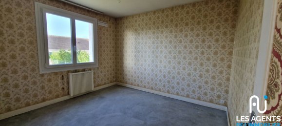 Casa de 3 dormitorios en Clery-Saint-Andre, France No. 93064 5